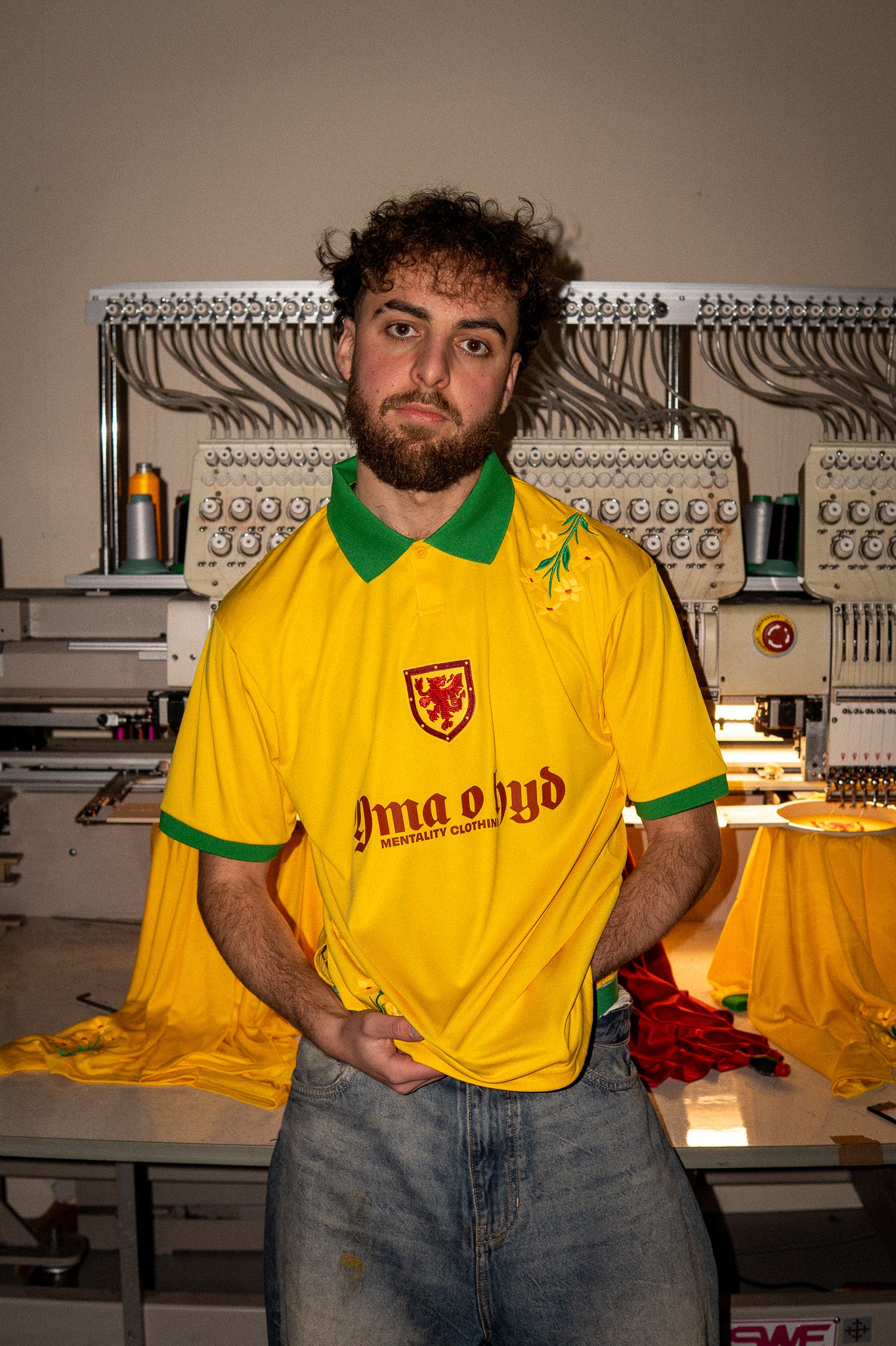 Yma o hyd retro jersey