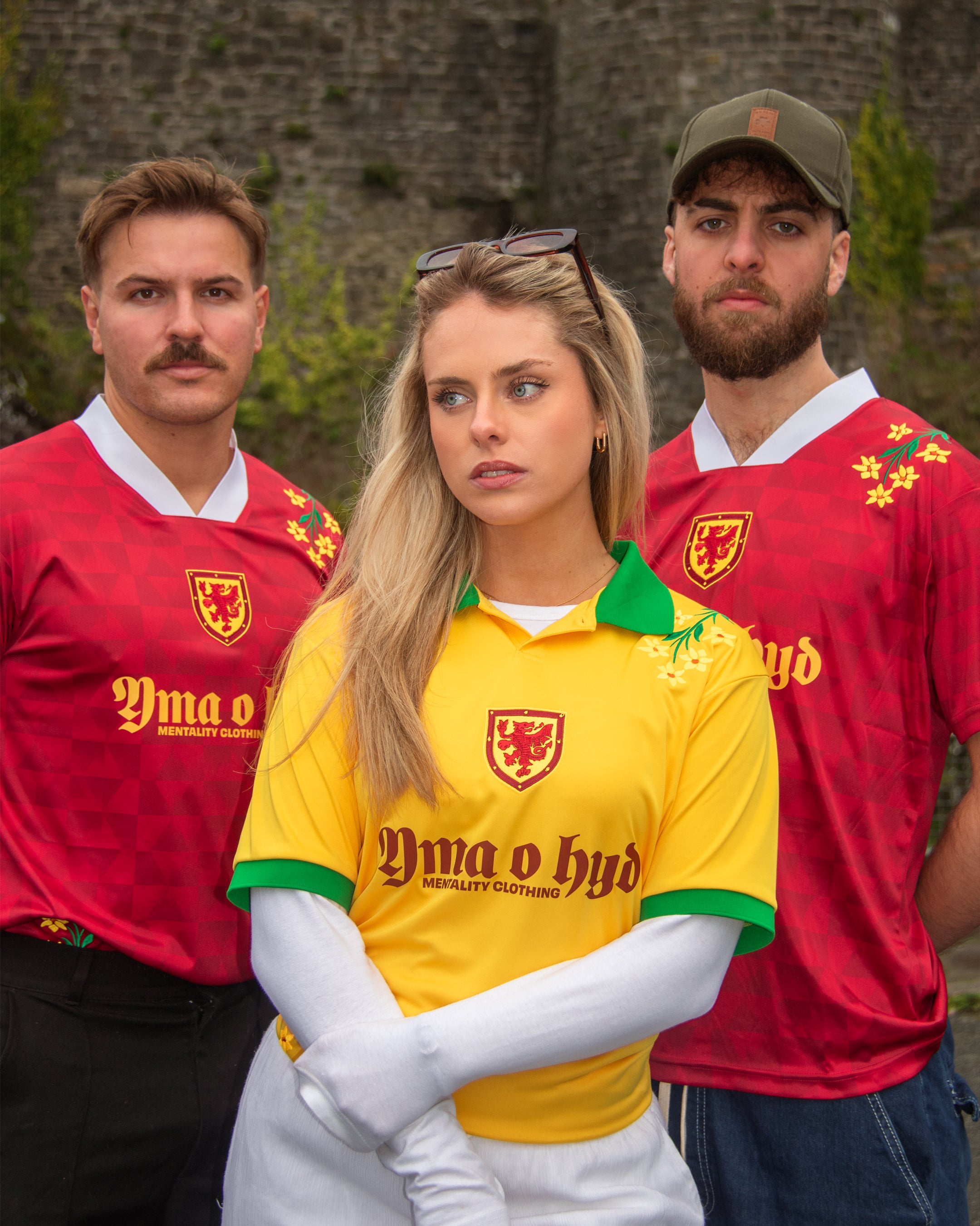 Yma o hyd retro jersey