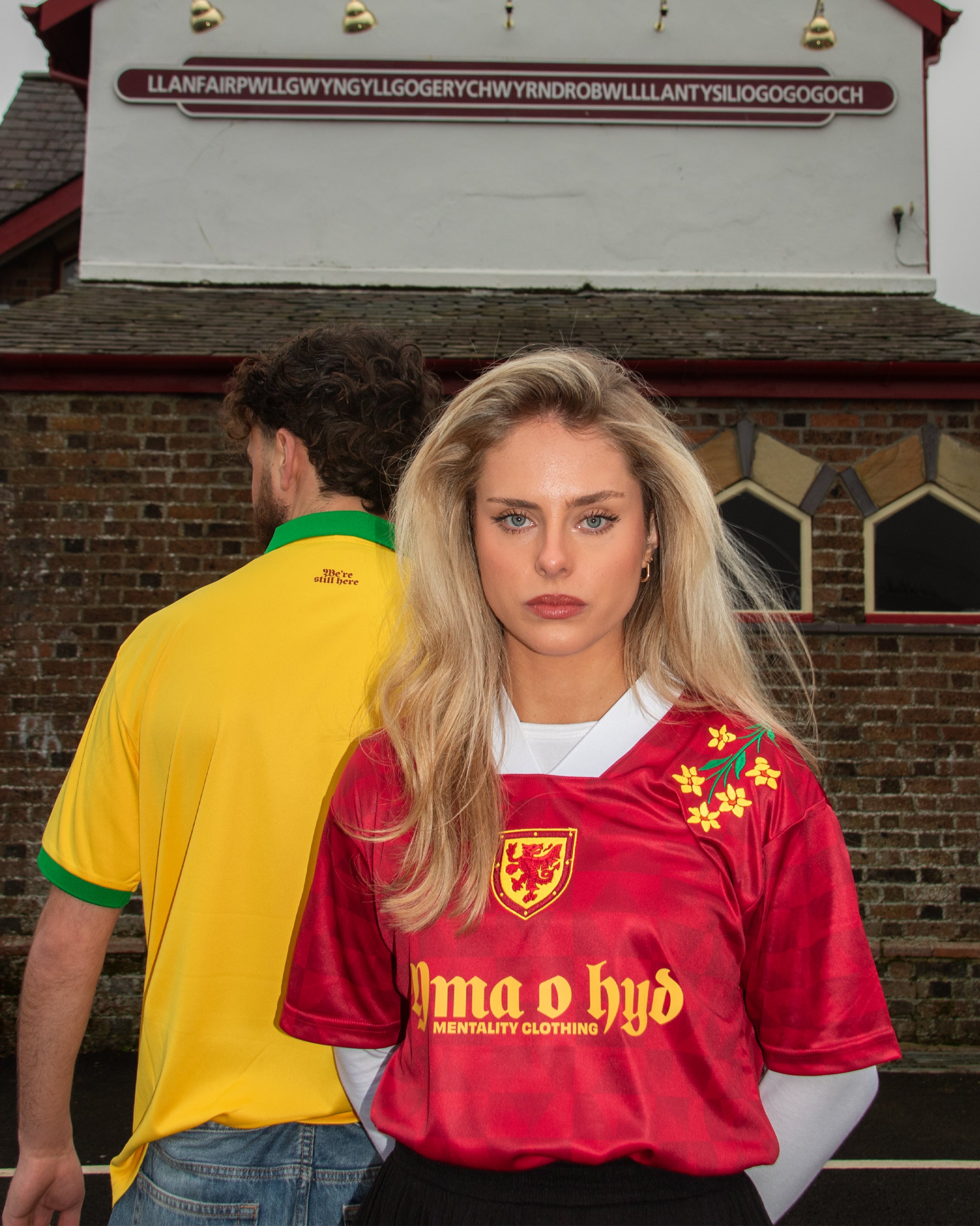 Yma o hyd retro jersey