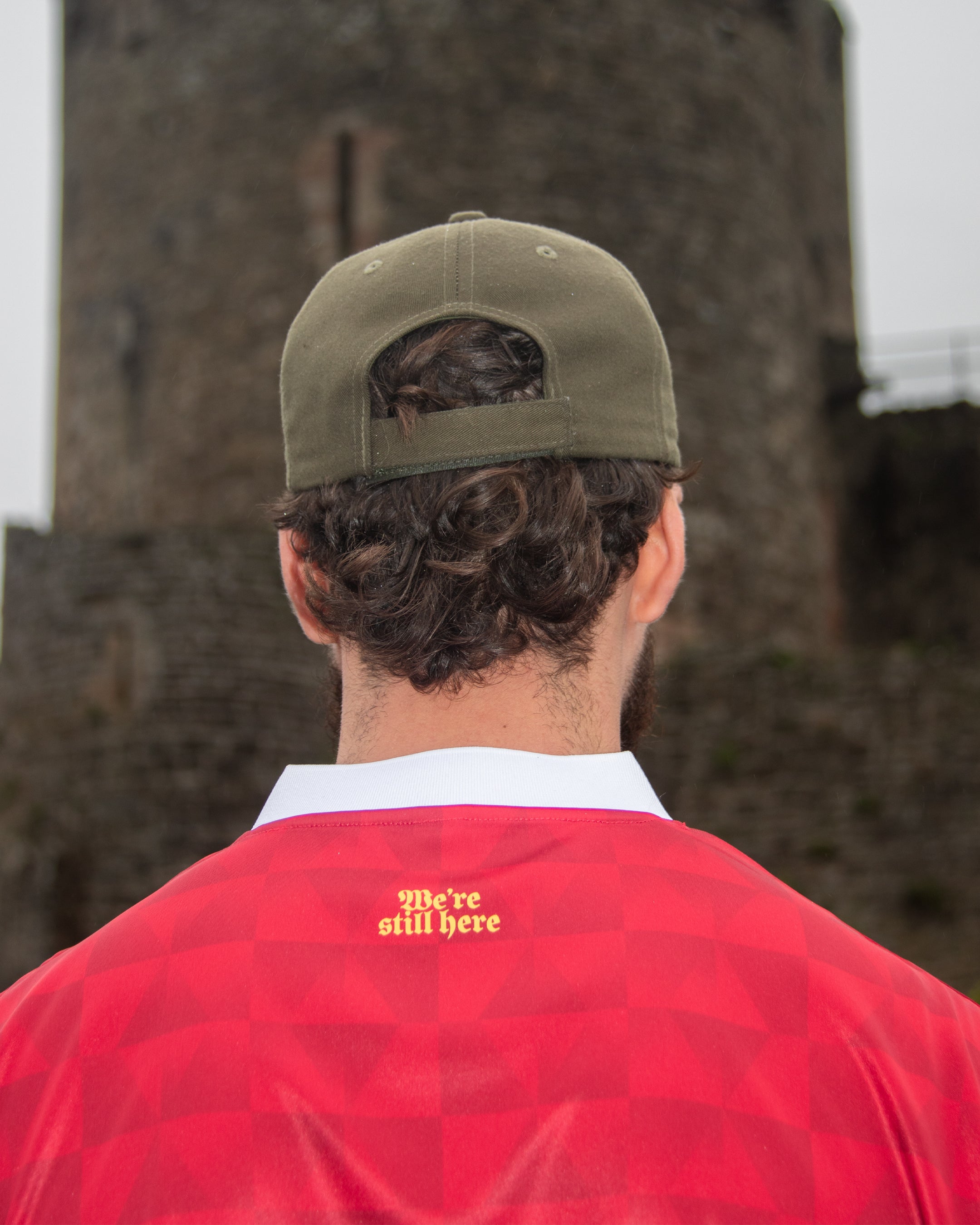 Yma o hyd retro jersey