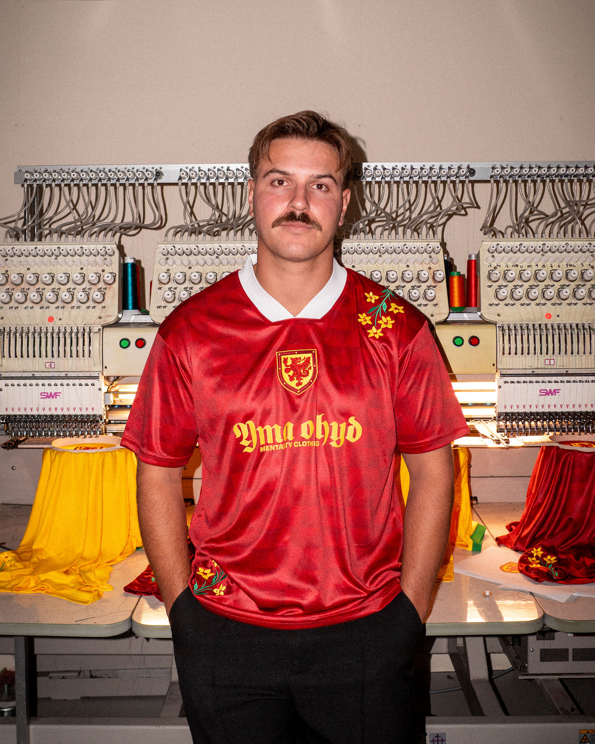 Yma o hyd retro jersey